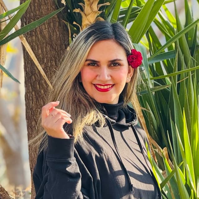  عکس پروفایل اینستاگرام آرزو قربانى / arezoughorbani