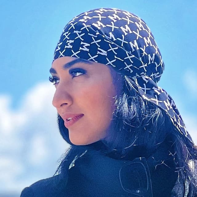  عکس پروفایل اینستاگرام حدیث کرمی / hadis__karami