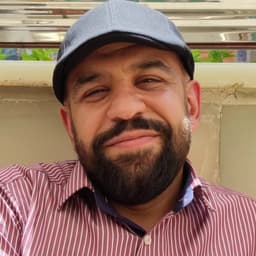  عکس پروفایل اینستاگرام حسن كاتب الكربلائي / hasankateb 