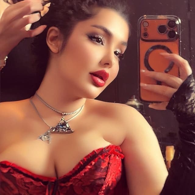  عکس پروفایل اینستاگرام نیلی افشار / p.niliafshar