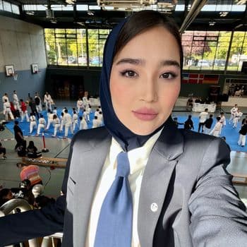 عکس پروفایل اینستاگرام آمنه سادات محمدی / ami_sport_official