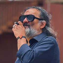 عکس پروفایل اینستاگرام مهراب قاسم خانی / mehrab_ghasemkhani