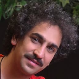 عکس پروفایل اینستاگرام مصطفی احمدی / mostafa.ahmadi.standup