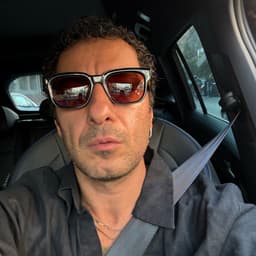عکس پروفایل اینستاگرام نوید محمد زاده / navidmohammadzadeh